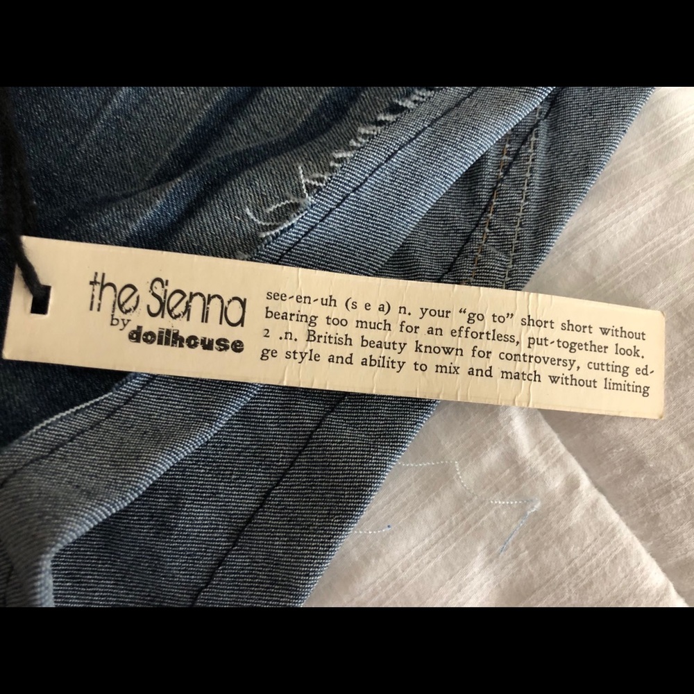 Dollhouse “The Sienna” *bling* Jean shorts. size 3 - Picture 4 of 14